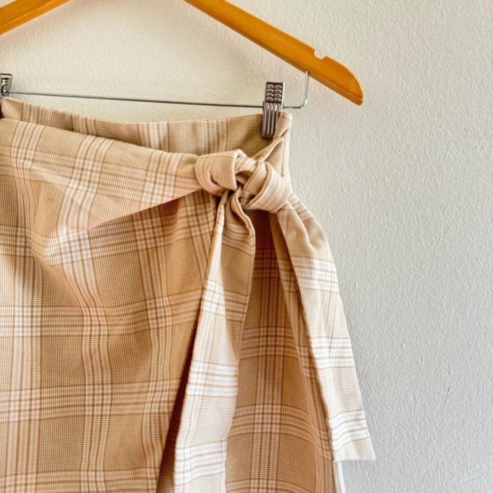 Aritzia Wilfred Tan adoring Front Wrap Plaid Skirt size 2 - Picture 5 of 10